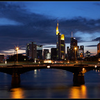 mainhattan-blaue-stunde-32a3d0d5-6a18-4b23-8923-7422fff44e93