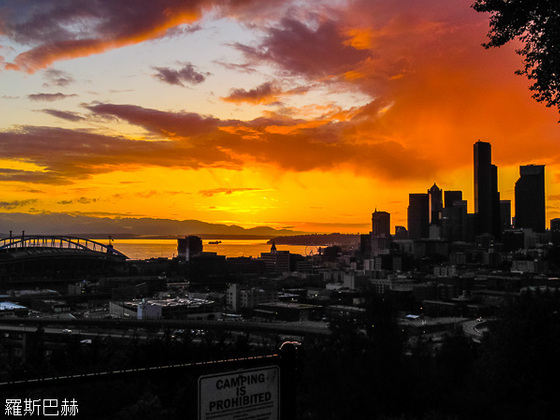USA 2014 - 4572 - Seattle - Skyline Sunset from Dr. Jose Rizal Park